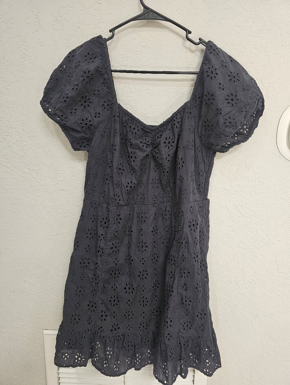 American Eagle Eyelet Lace Mini Dress Large Smocked Puff Sleeve Charcoal Gray